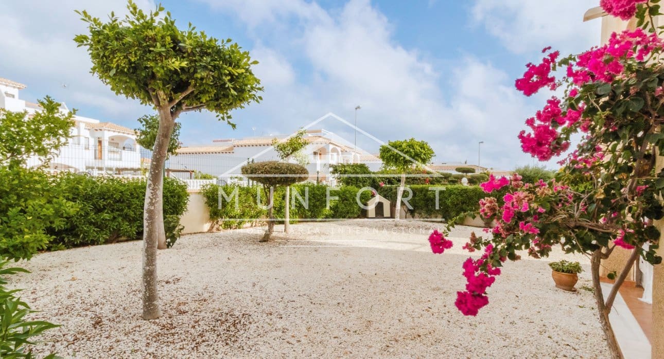 3 soverom Bungalow til salgs i Orihuela Costa med svømmebasseng - € 265 000 (Ref: 9386900)