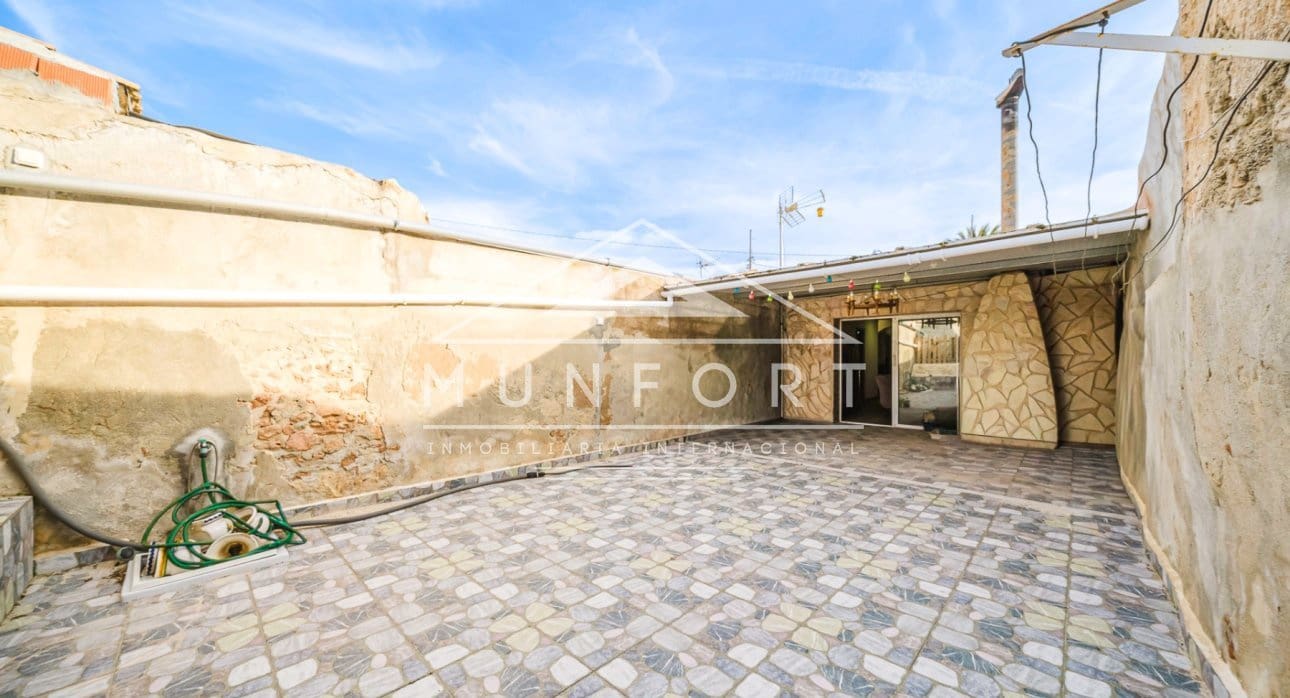 2 bedroom Villa for sale in Los Montesinos with pool - € 129,900 (Ref: 9386905)