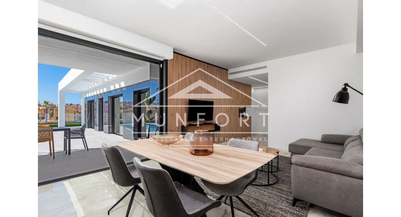 Chalet de 3 habitaciones en Algorfa en venta con piscina - 670.000 € (Ref: 9402633)