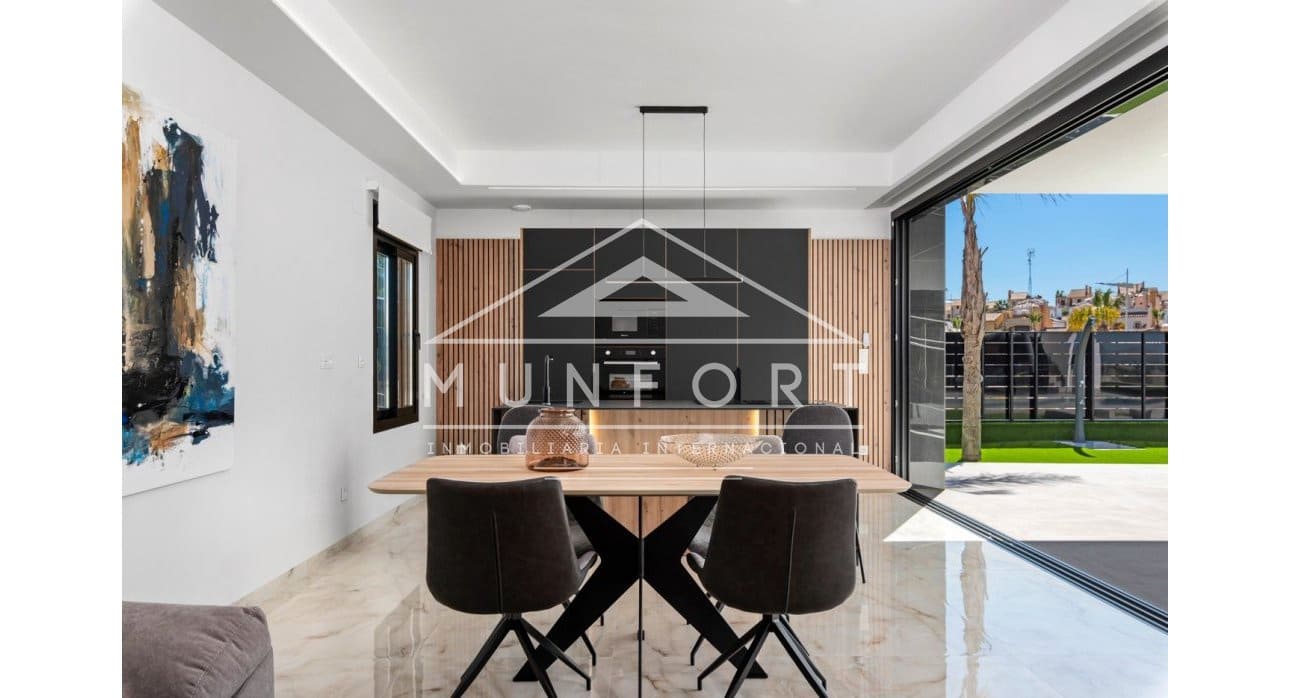 Chalet de 3 habitaciones en Algorfa en venta con piscina - 670.000 € (Ref: 9402633)