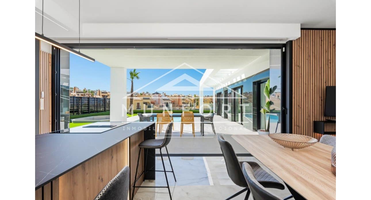 Chalet de 3 habitaciones en Algorfa en venta con piscina - 670.000 € (Ref: 9402633)