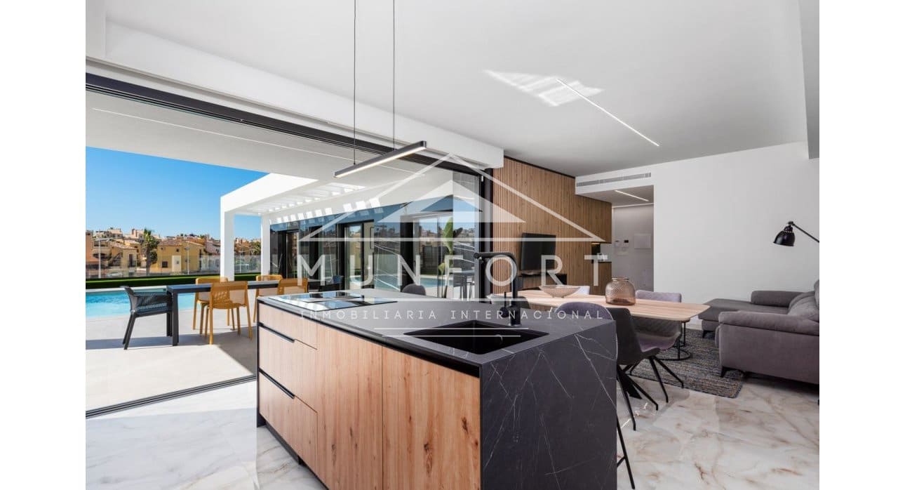 Chalet de 3 habitaciones en Algorfa en venta con piscina - 670.000 € (Ref: 9402633)