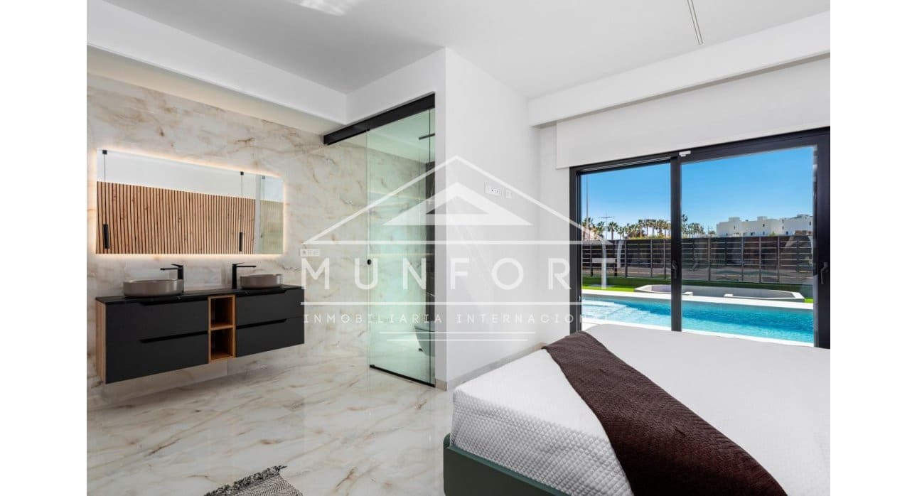 Chalet de 3 habitaciones en Algorfa en venta con piscina - 670.000 € (Ref: 9402633)