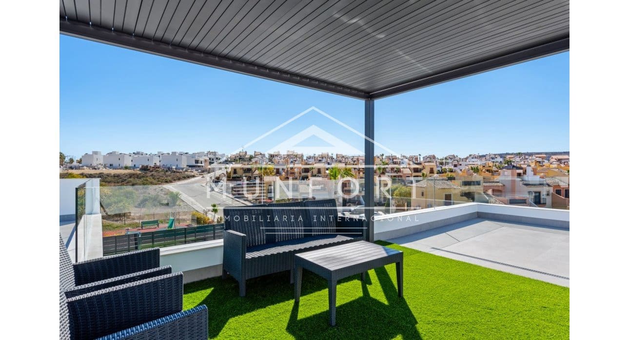 Chalet de 3 habitaciones en Algorfa en venta con piscina - 670.000 € (Ref: 9402633)