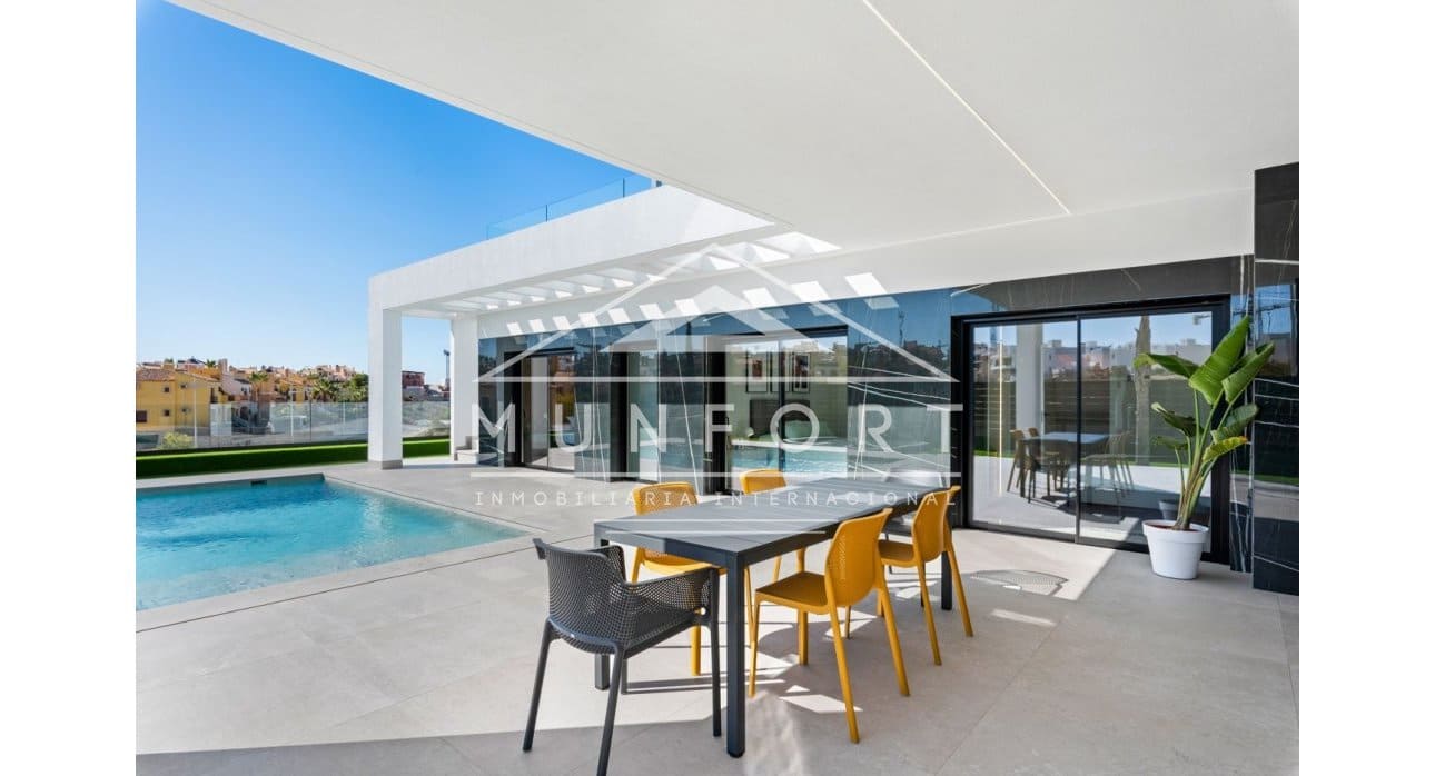 Chalet de 3 habitaciones en Algorfa en venta con piscina - 670.000 € (Ref: 9402633)