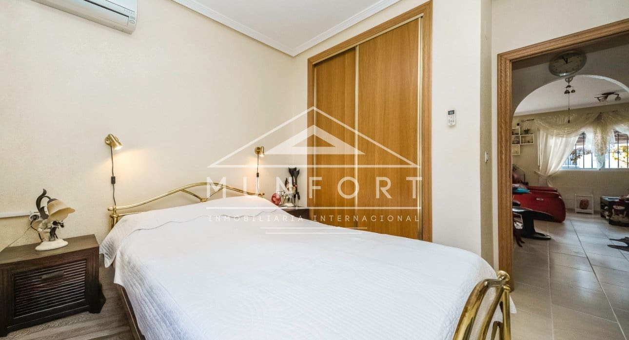 Casa de 2 habitaciones en Villamartin en venta con piscina - 215.000 € (Ref: 9412976)