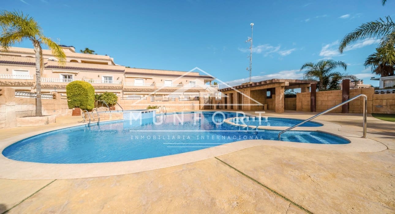 Casa de 2 habitaciones en Villamartin en venta con piscina - 215.000 € (Ref: 9412976)