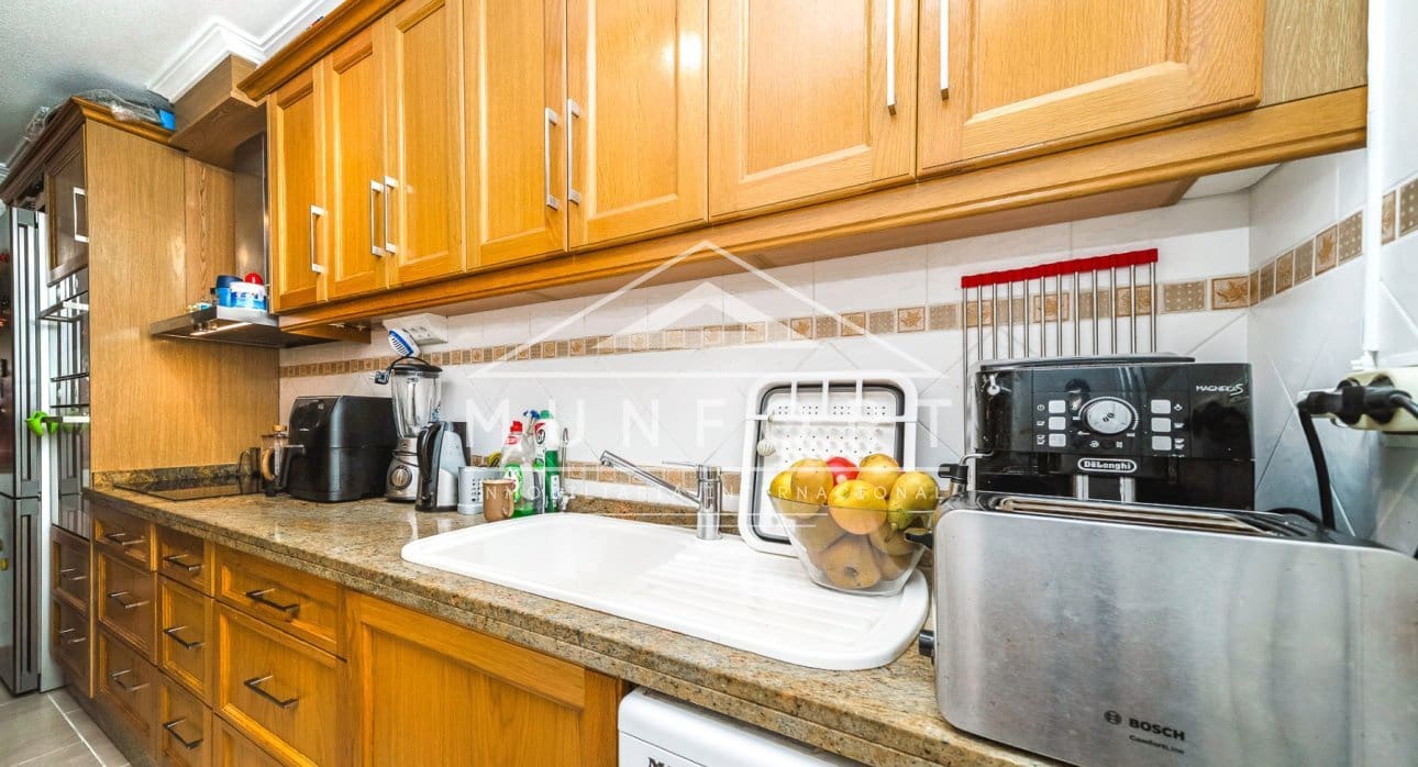 Casa de 2 habitaciones en Villamartin en venta con piscina - 215.000 € (Ref: 9412976)