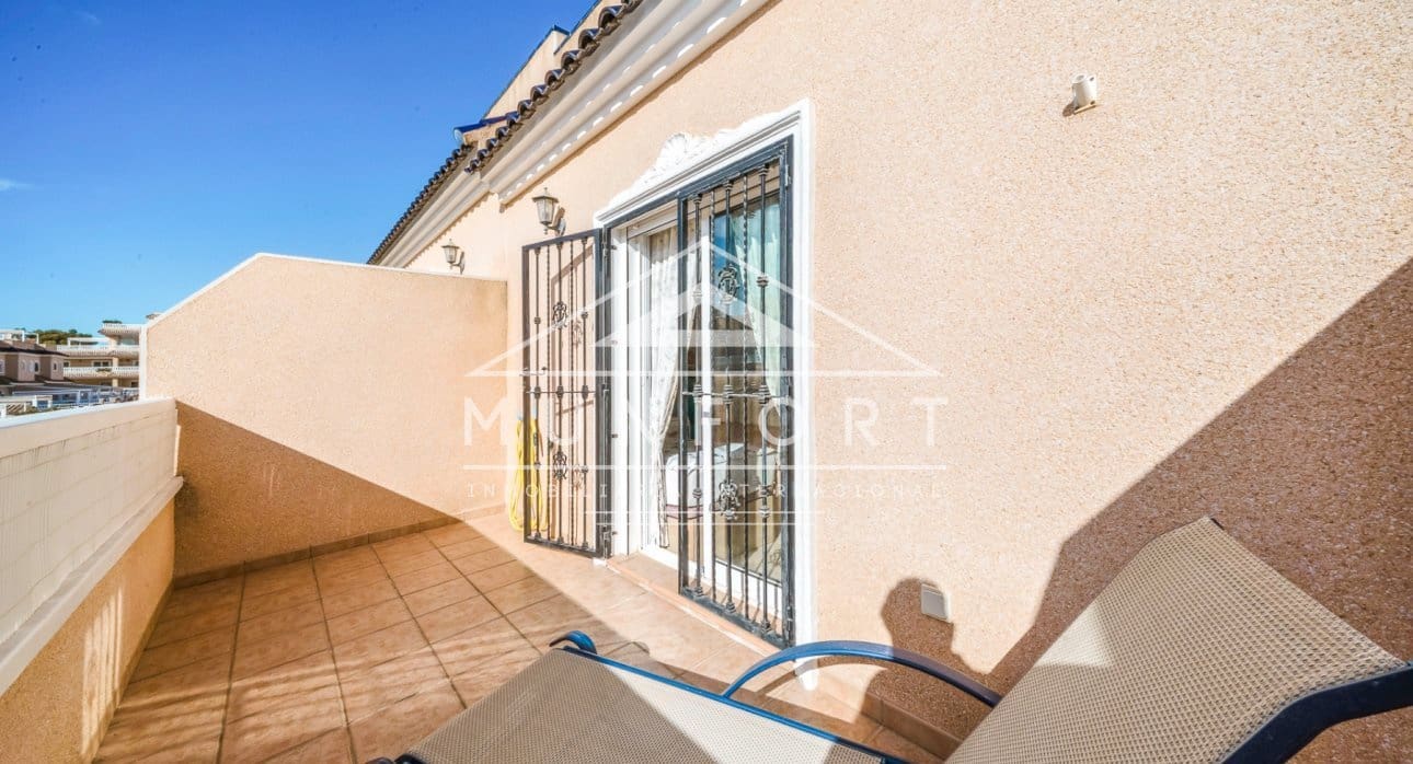 Casa de 2 habitaciones en Villamartin en venta con piscina - 215.000 € (Ref: 9412976)