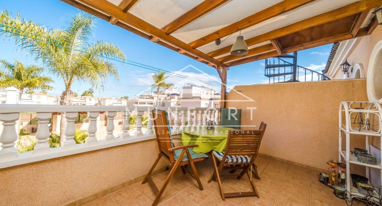 Casa de 2 habitaciones en Villamartin en venta con piscina - 215.000 € (Ref: 9412976)