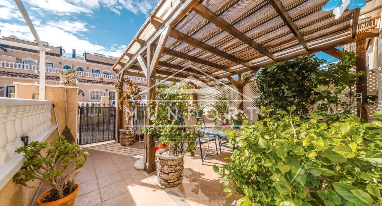 Casa de 2 habitaciones en Villamartin en venta con piscina - 215.000 € (Ref: 9412976)