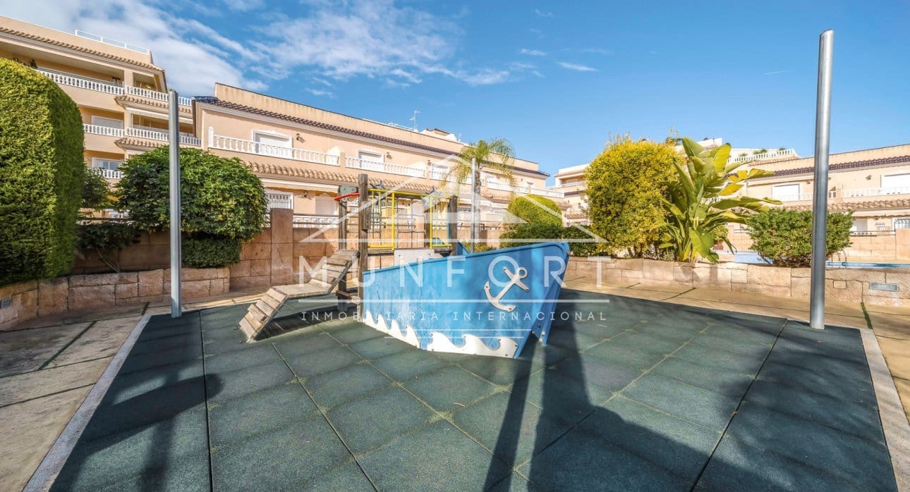 Casa de 2 habitaciones en Villamartin en venta con piscina - 215.000 € (Ref: 9412976)