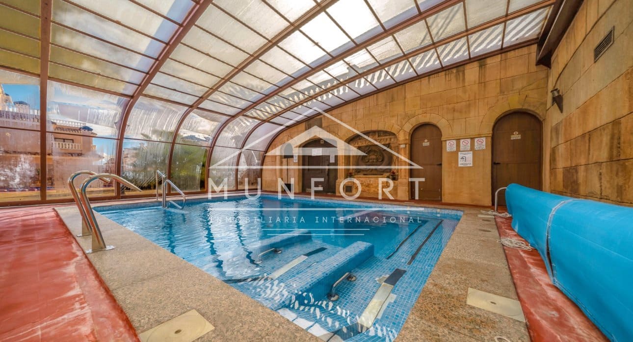 Casa de 2 habitaciones en Villamartin en venta con piscina - 215.000 € (Ref: 9412976)