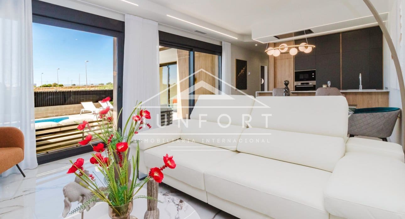 3 sypialnia Willa na sprzedaż w Ciudad Quesada z basenem - 496 000 € (Ref: 9414622)