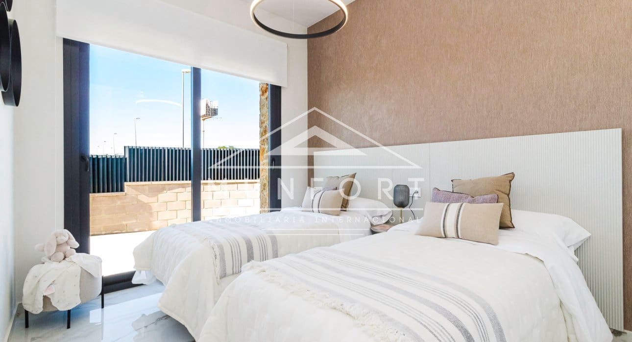 3 sypialnia Willa na sprzedaż w Ciudad Quesada z basenem - 496 000 € (Ref: 9414622)