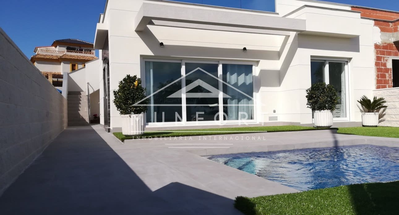 3 bedroom Terraced Villa for sale in Los Montesinos with pool - € 295,000 (Ref: 9431848)