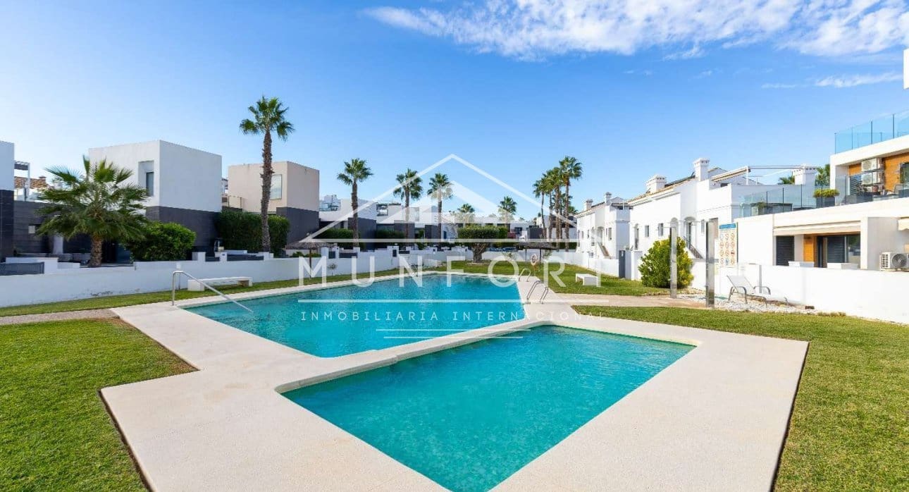 2 sovrum Villa till salu i Orihuela Costa med pool - 339 000 € (Ref: 9432594)