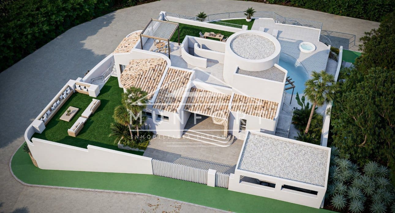 4 bedroom Villa for sale in Altea with pool - € 2,190,000 (Ref: 9436318)