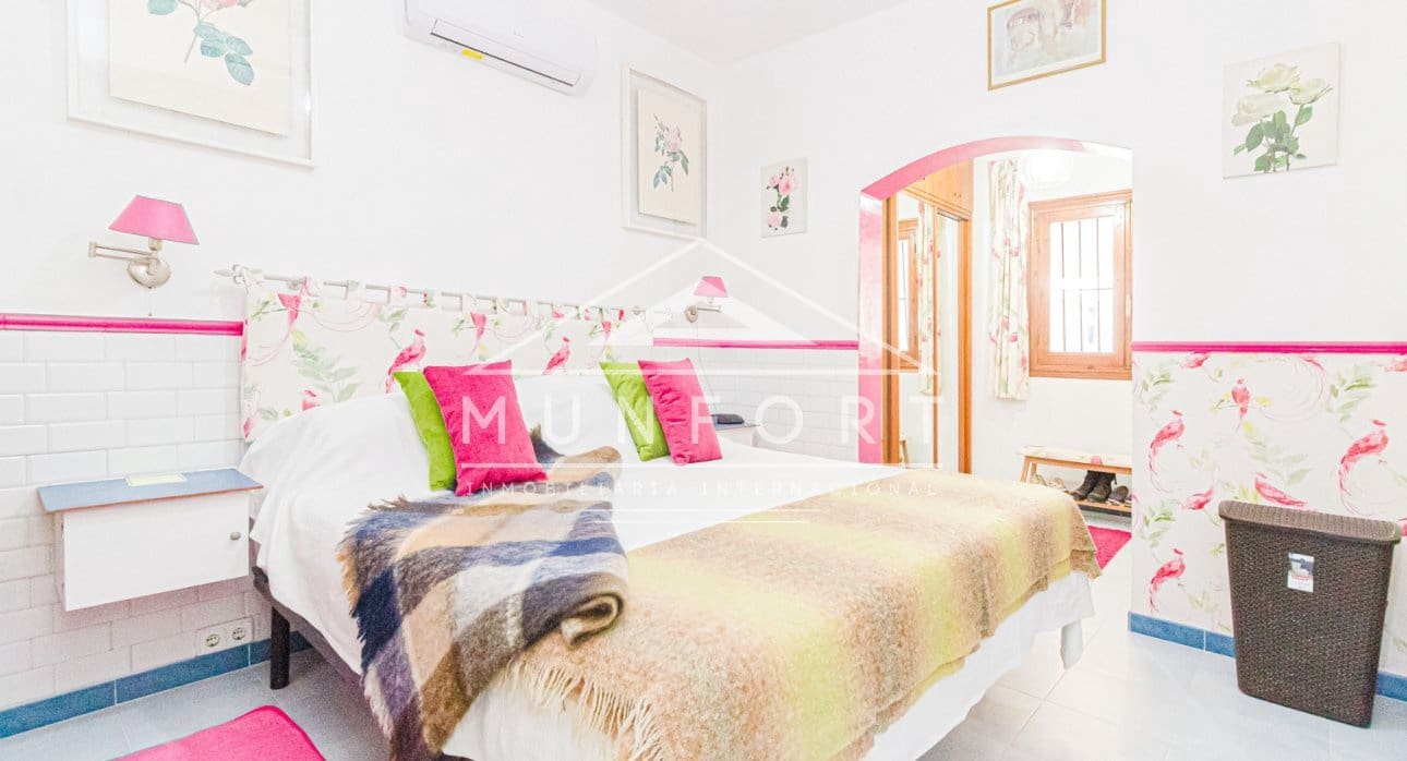 6 bedroom Villa for sale in Gea y Truyols with pool - € 599,900 (Ref: 9436319)