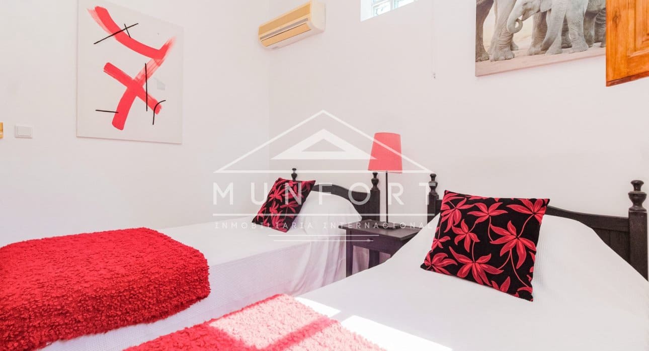 6 bedroom Villa for sale in Gea y Truyols with pool - € 599,900 (Ref: 9436319)