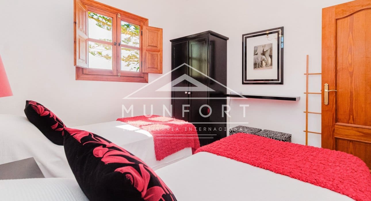 6 bedroom Villa for sale in Gea y Truyols with pool - € 599,900 (Ref: 9436319)