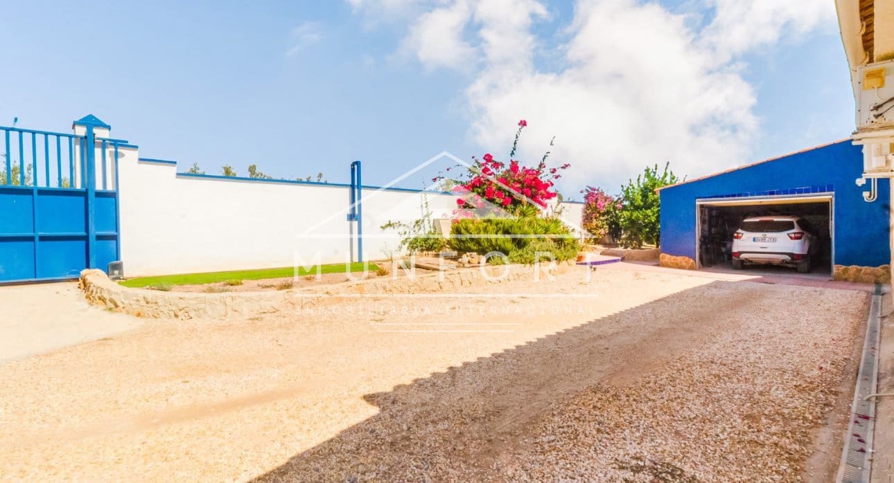 6 bedroom Villa for sale in Gea y Truyols with pool - € 599,900 (Ref: 9436319)