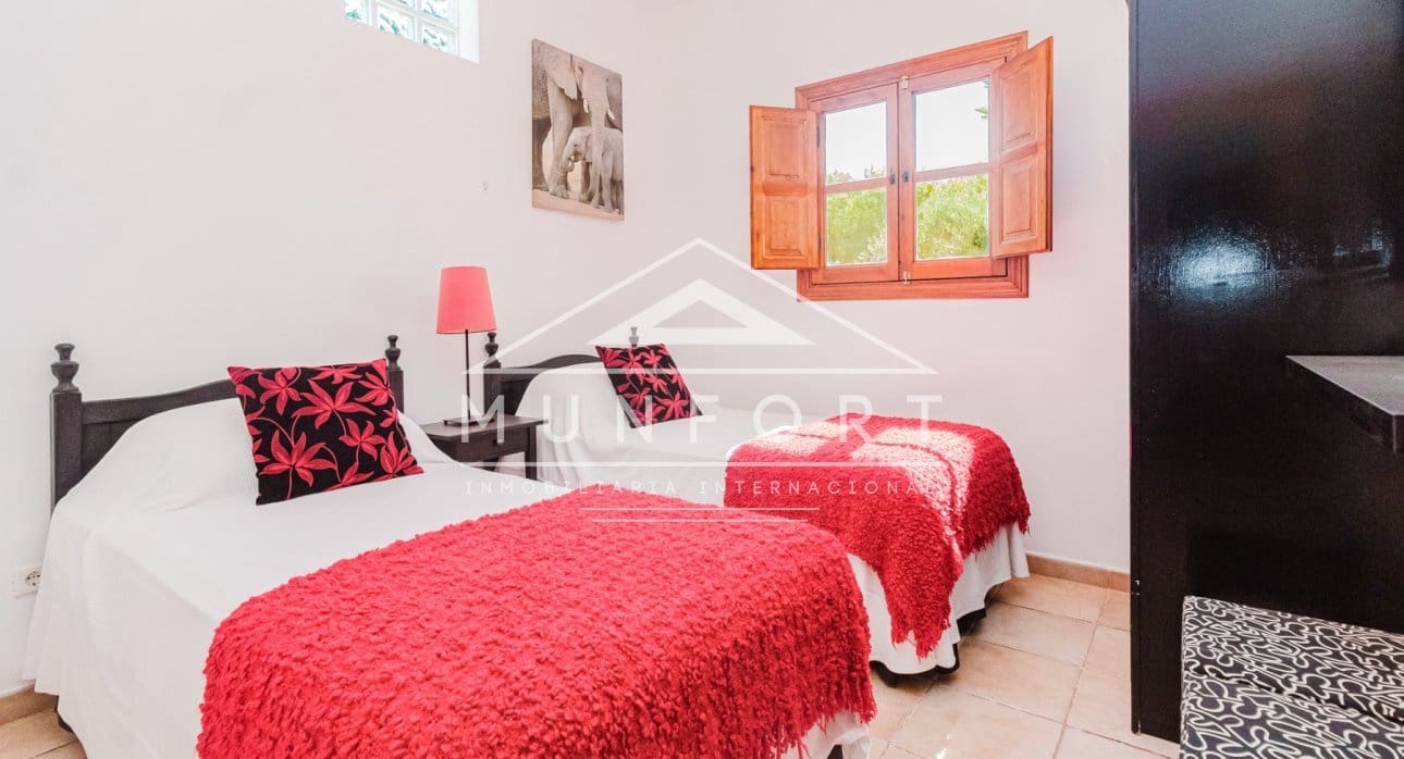 6 bedroom Villa for sale in Gea y Truyols with pool - € 599,900 (Ref: 9436319)