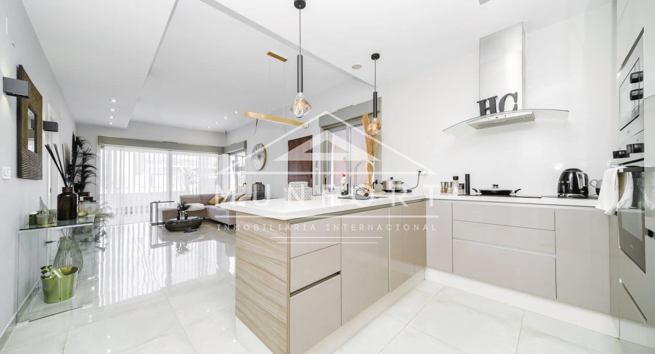 3 soveværelse Villa til salg i Orihuela Costa med swimmingpool - € 369.900 (Ref: 9437930)