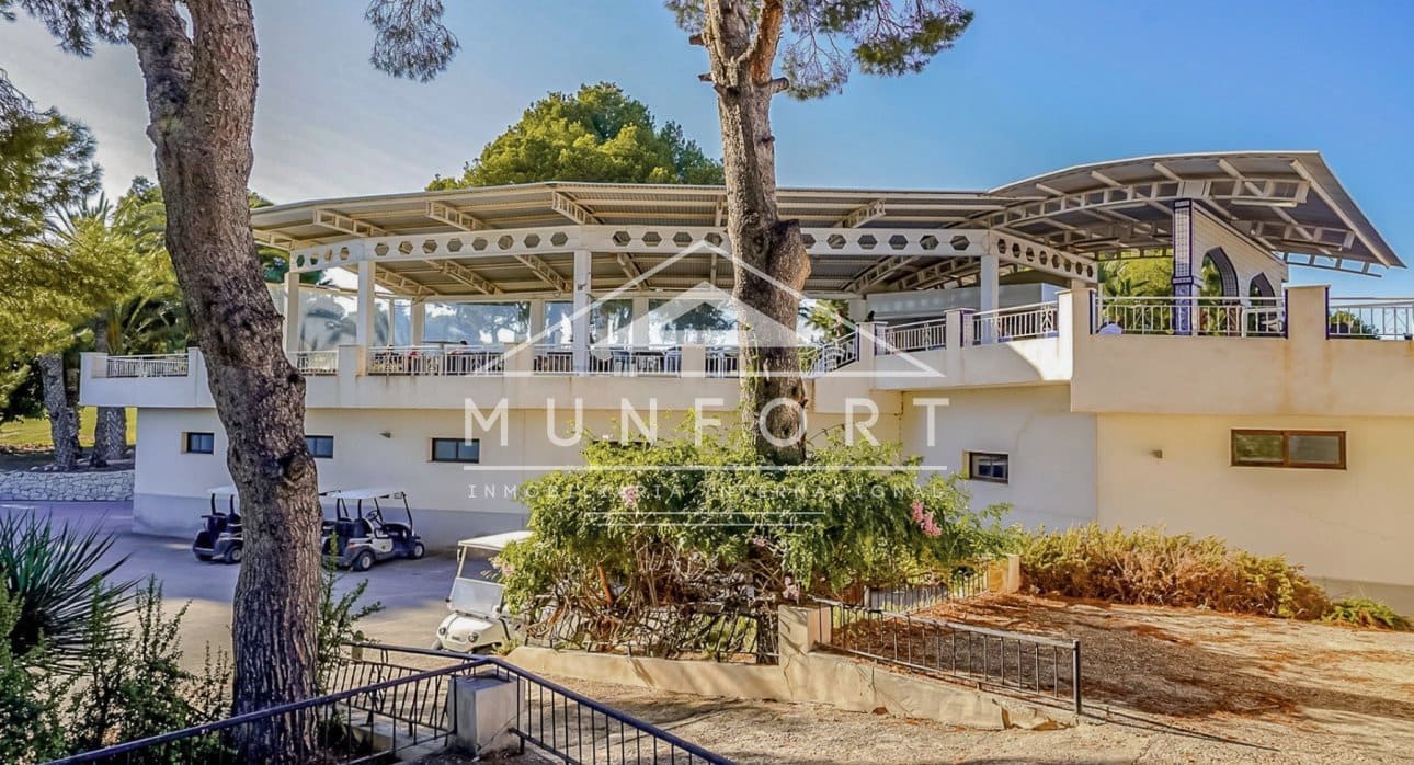 3 soveværelse Villa til salg i Orihuela Costa med swimmingpool - € 369.900 (Ref: 9437930)