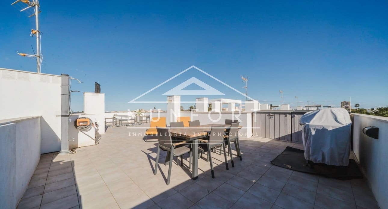 2 soverom Penthouse til salgs i Estrella de Mar med svømmebasseng - € 289 000 (Ref: 9444781)
