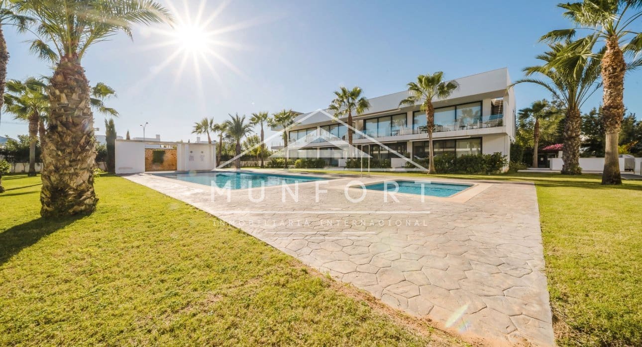 2 soverom Penthouse til salgs i Estrella de Mar med svømmebasseng - € 289 000 (Ref: 9444781)