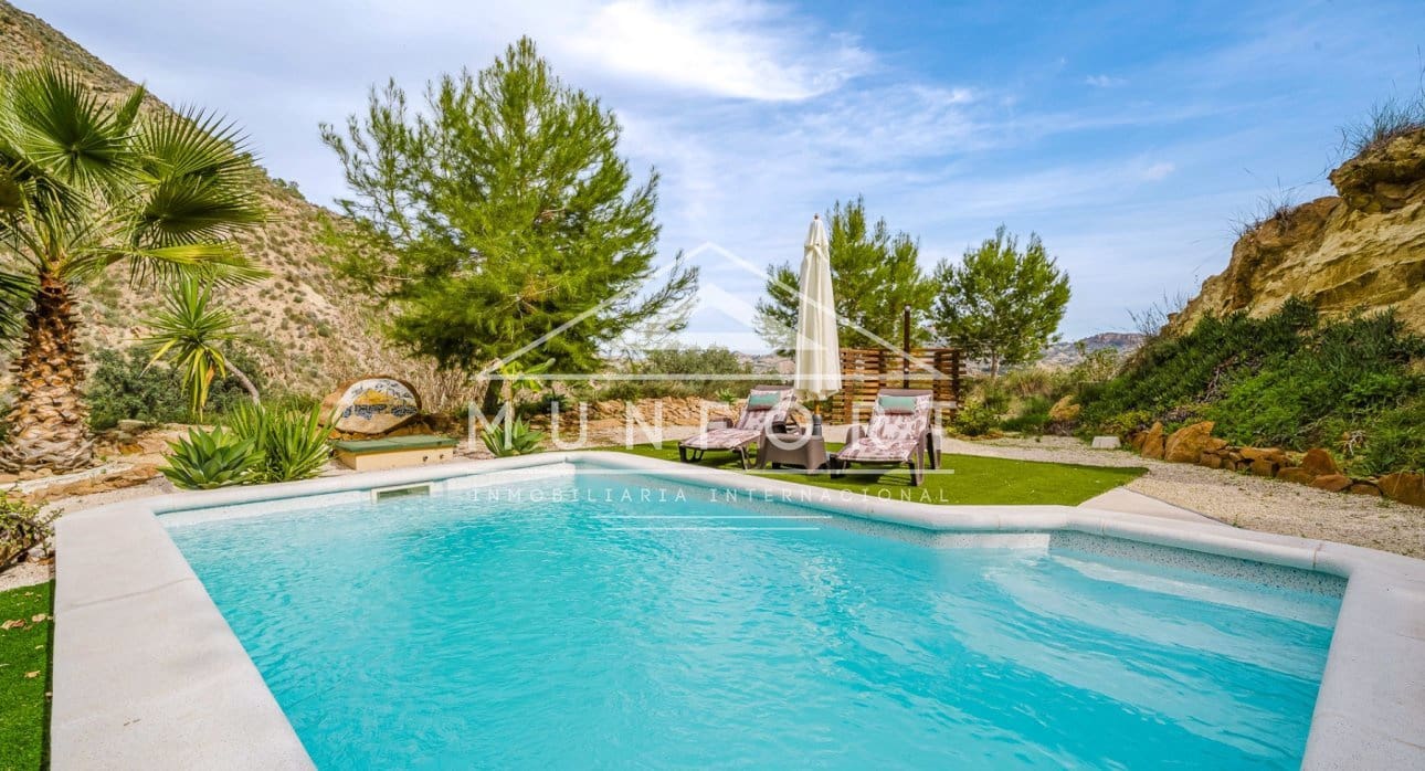 Villa til salg i Gea y Truyols med swimmingpool - € 165.000 (Ref: 9450932)