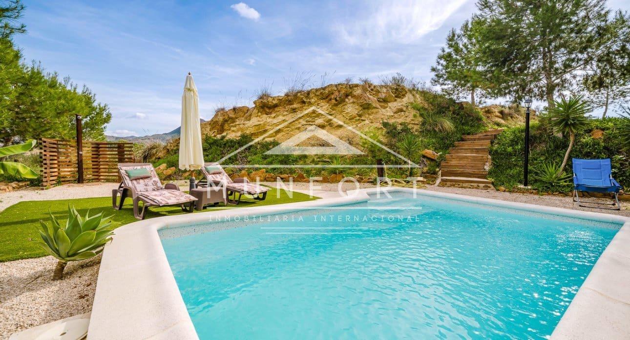 Villa til salg i Gea y Truyols med swimmingpool - € 165.000 (Ref: 9450932)