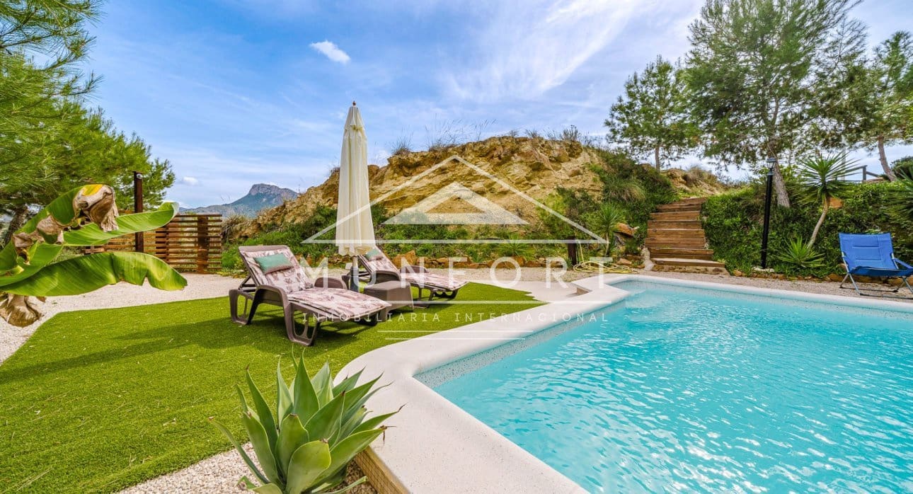 Villa til salg i Gea y Truyols med swimmingpool - € 165.000 (Ref: 9450932)