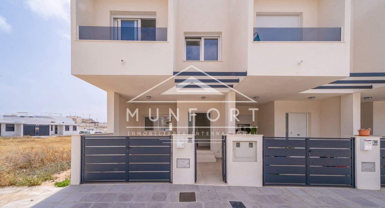 3 Zimmer Villa zu verkaufen in Pilar de la Horadada mit Pool - 265.000 € (Ref: 9450933)