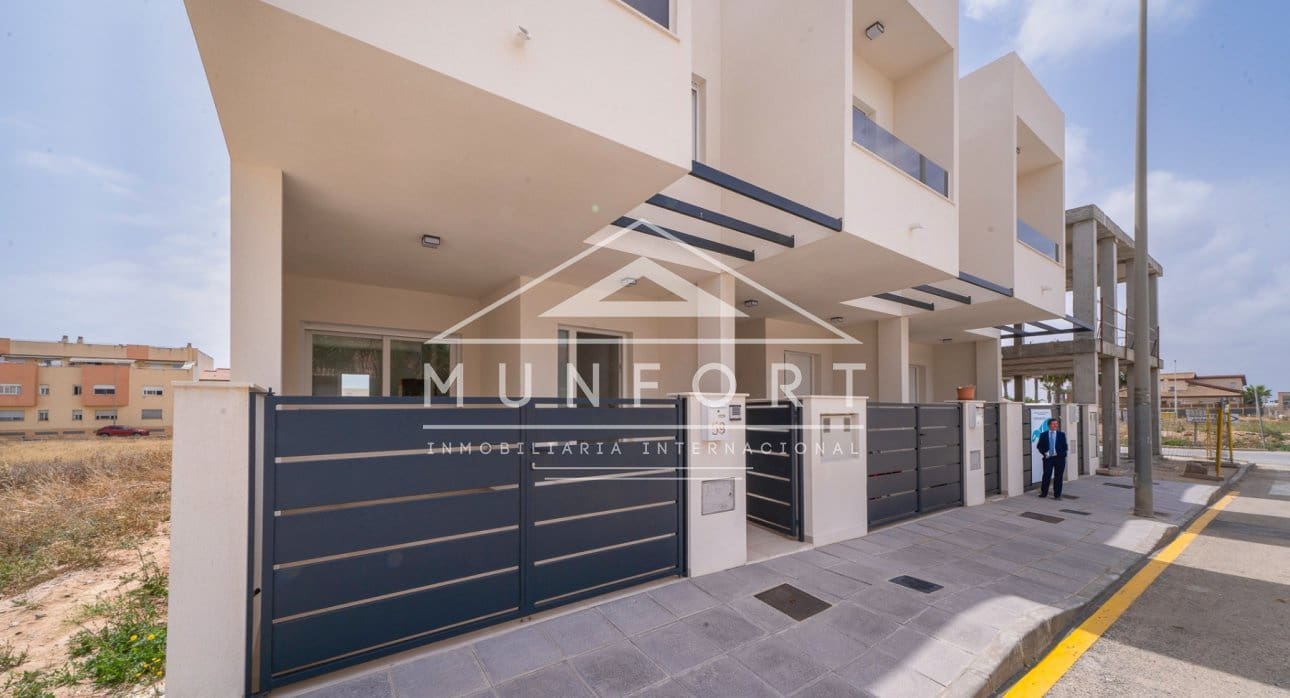 3 Zimmer Villa zu verkaufen in Pilar de la Horadada mit Pool - 265.000 € (Ref: 9450933)