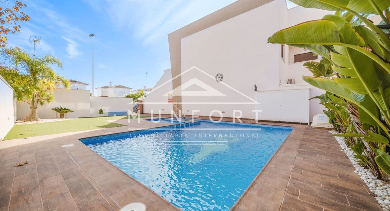 2 soveværelse Bungalow til salg i Lo Pagan med swimmingpool - € 239.900 (Ref: 9450934)