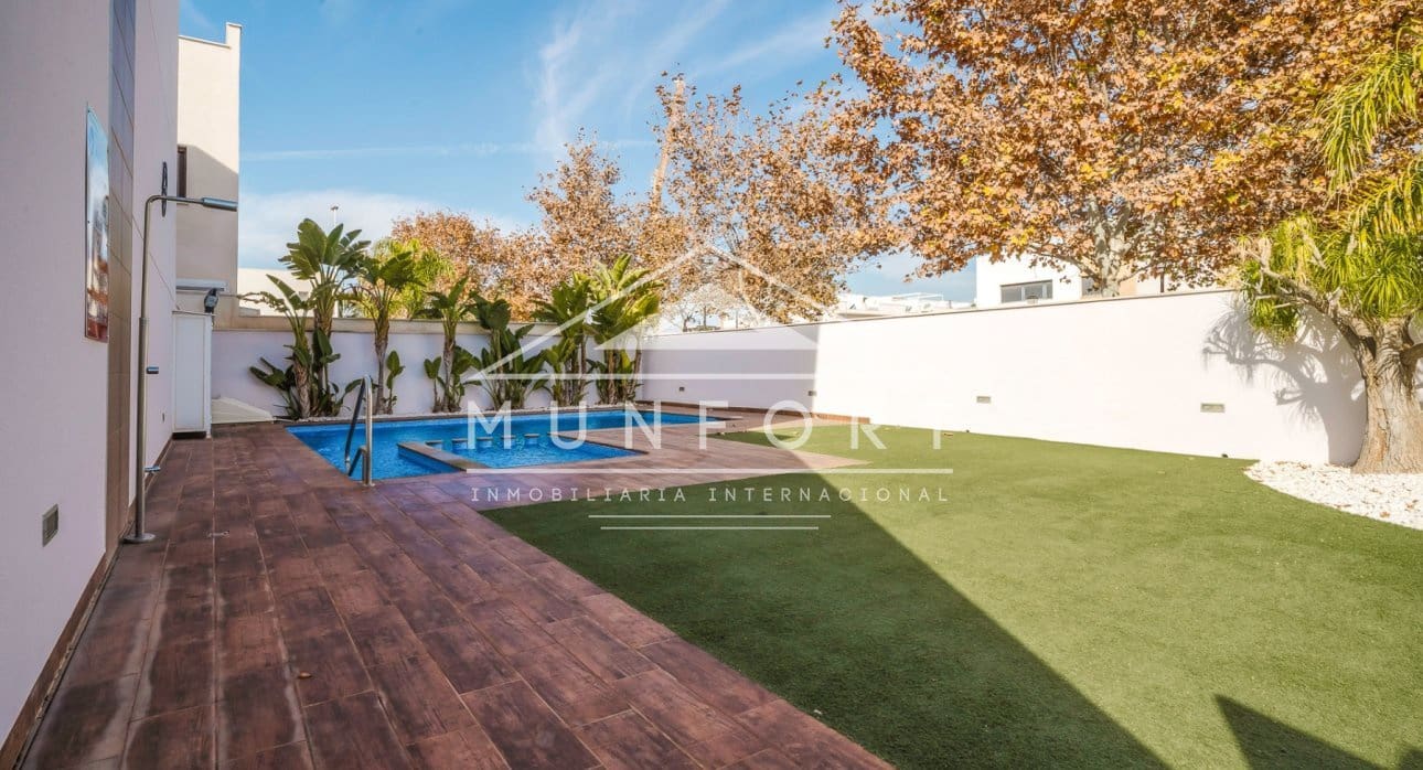 2 soveværelse Bungalow til salg i Lo Pagan med swimmingpool - € 239.900 (Ref: 9450934)