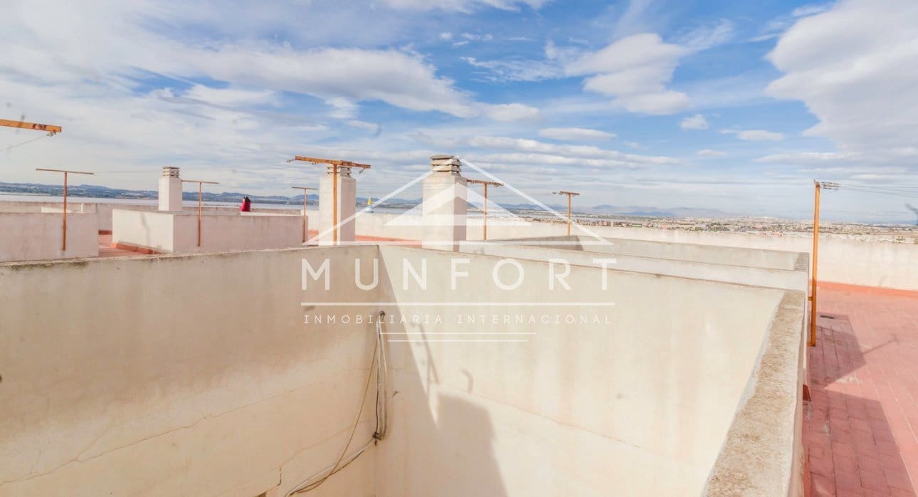 2 bedroom Apartment for sale in Torrevieja with pool - € 148,500 (Ref: 9450936)