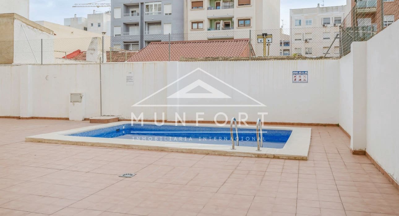 Apartamento de 1 habitación en Torrevieja en venta con piscina - 89.900 € (Ref: 9450937)