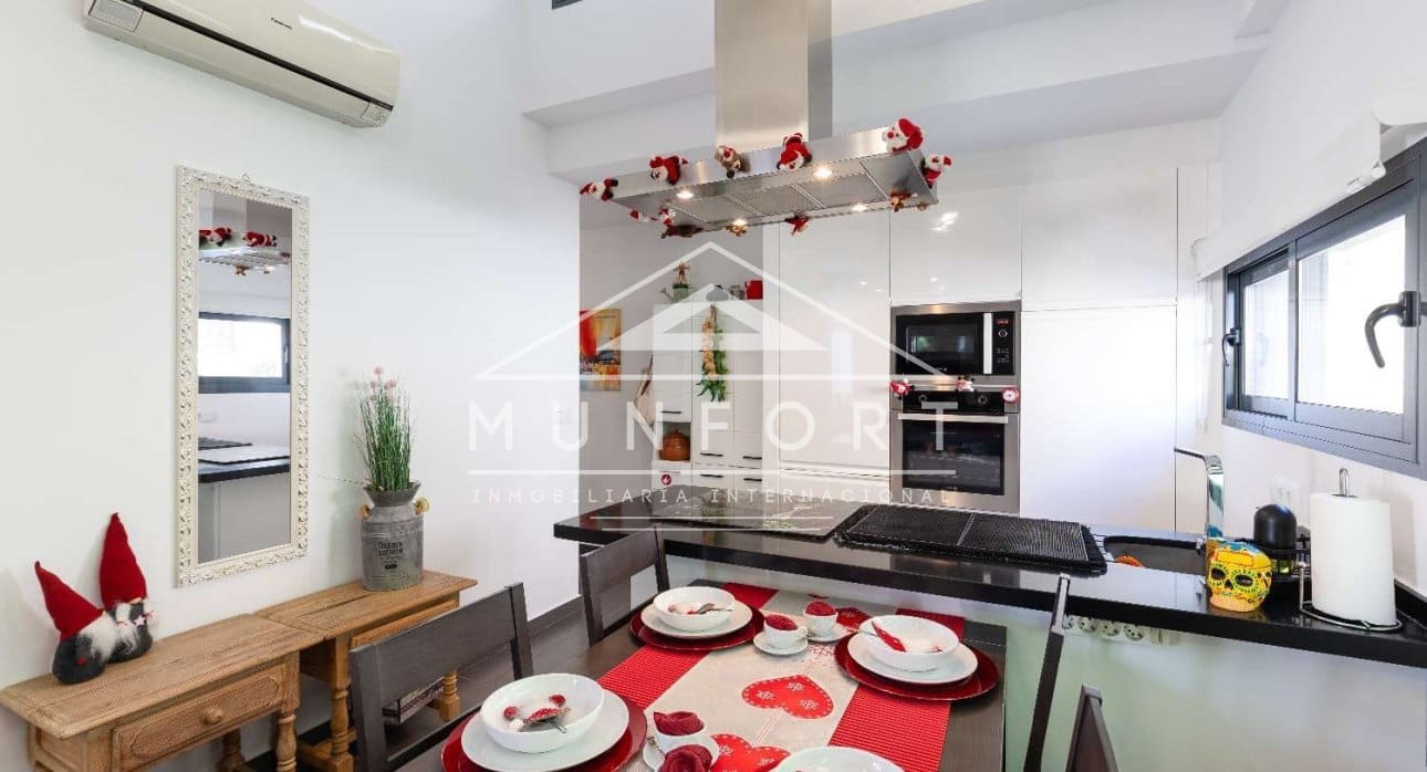 2 makuuhuone Huvila myytävänä paikassa Orihuela Costa mukana uima-altaan - 329 000 € (Ref: 9451410)