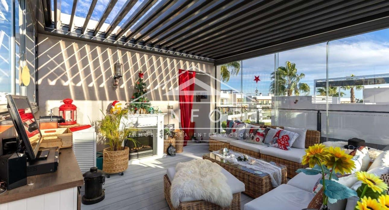 2 makuuhuone Huvila myytävänä paikassa Orihuela Costa mukana uima-altaan - 329 000 € (Ref: 9451410)