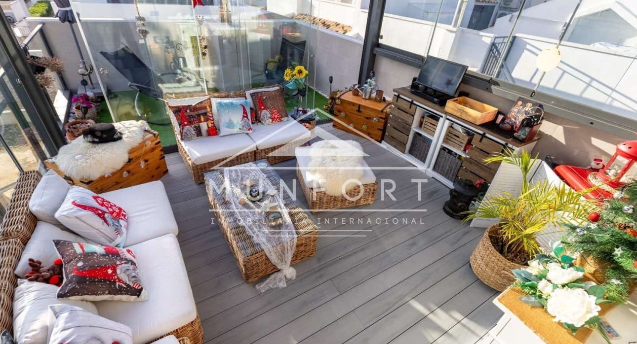 2 makuuhuone Huvila myytävänä paikassa Orihuela Costa mukana uima-altaan - 329 000 € (Ref: 9451410)