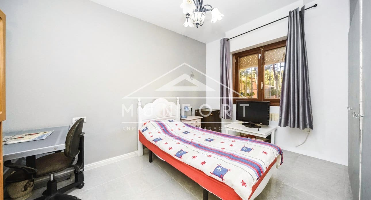 6 Zimmer Villa zu verkaufen in Villamartin mit Pool - 450.000 € (Ref: 9451519)