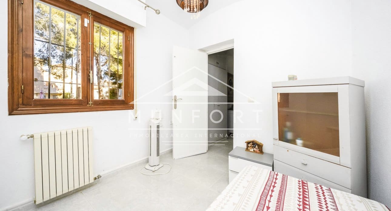 6 Zimmer Villa zu verkaufen in Villamartin mit Pool - 450.000 € (Ref: 9451519)