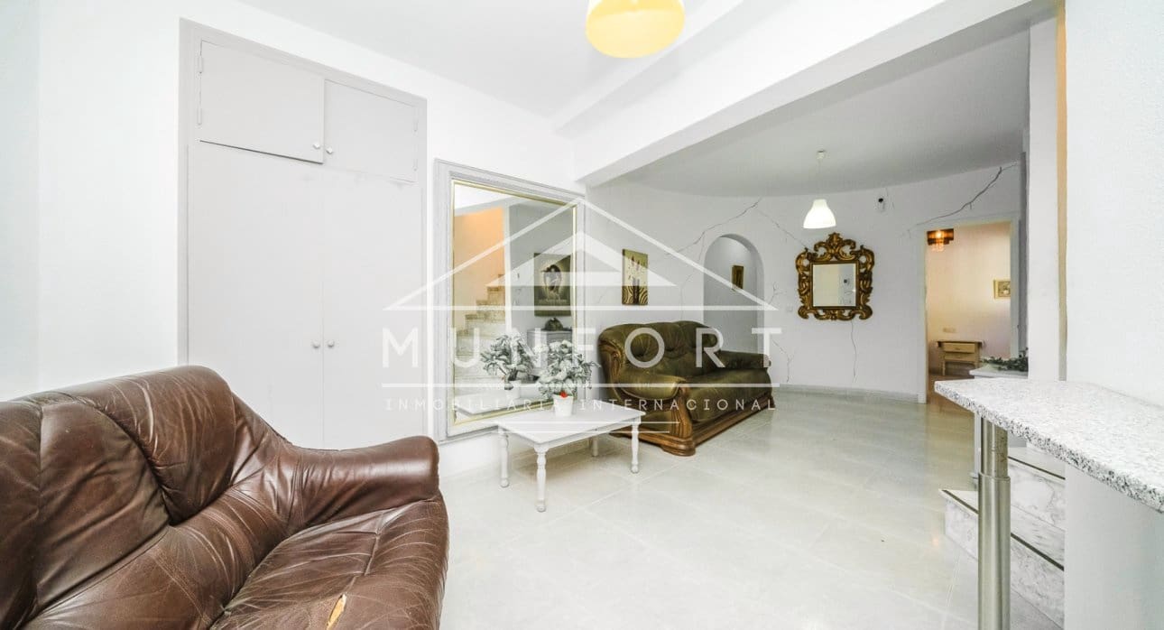 6 Zimmer Villa zu verkaufen in Villamartin mit Pool - 450.000 € (Ref: 9451519)