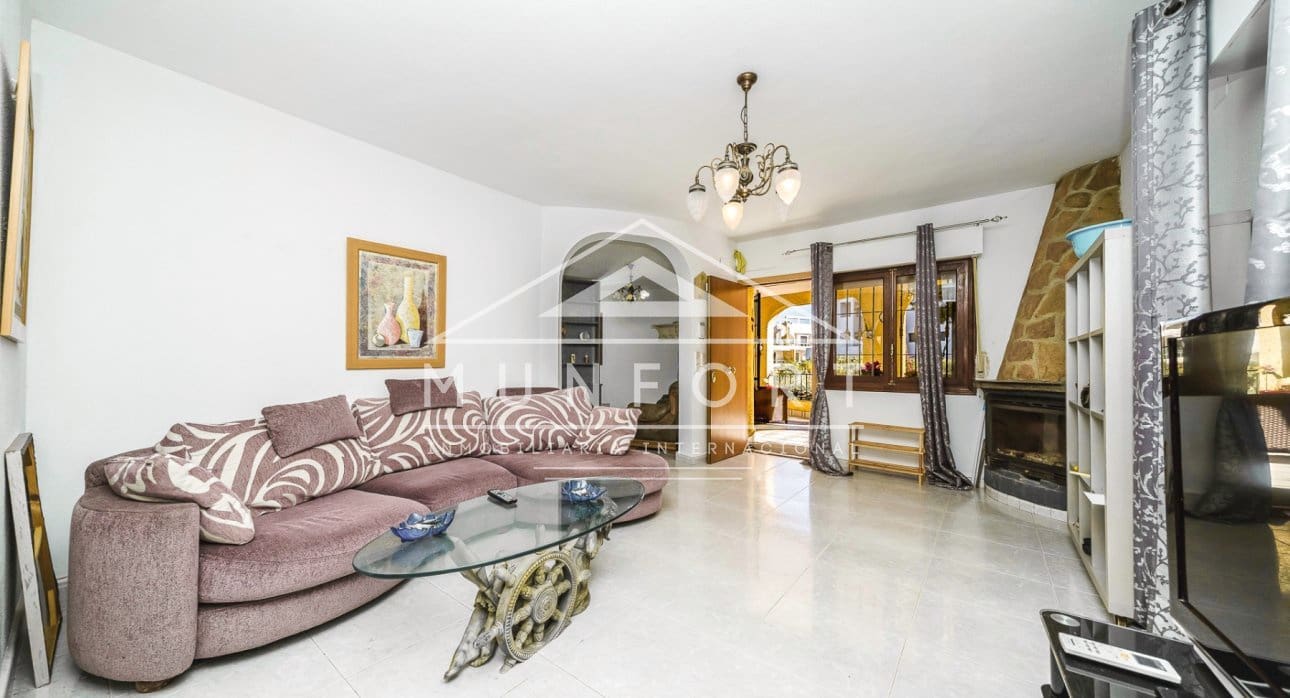 6 Zimmer Villa zu verkaufen in Villamartin mit Pool - 450.000 € (Ref: 9451519)