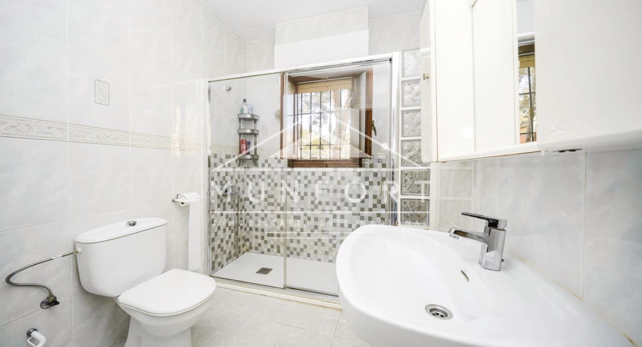 6 Zimmer Villa zu verkaufen in Villamartin mit Pool - 450.000 € (Ref: 9451519)