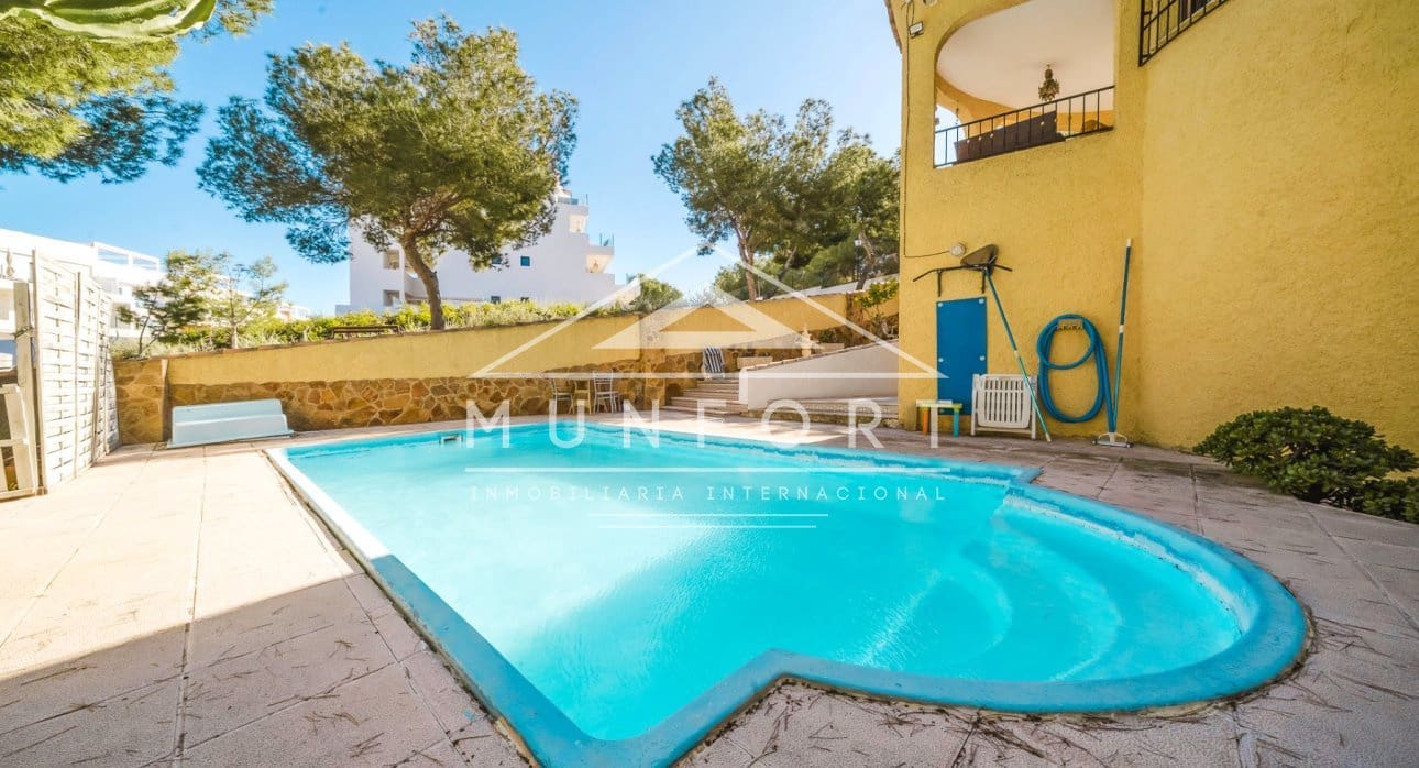 6 Zimmer Villa zu verkaufen in Villamartin mit Pool - 450.000 € (Ref: 9451519)