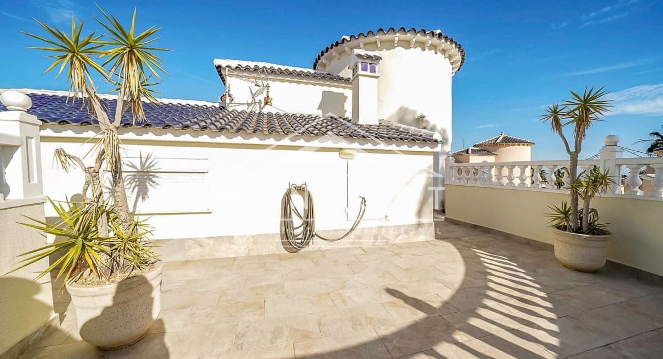 4 slaapkamer Villa te koop in Pinar de Campoverde met zwembad - € 494.900 (Ref: 9451644)